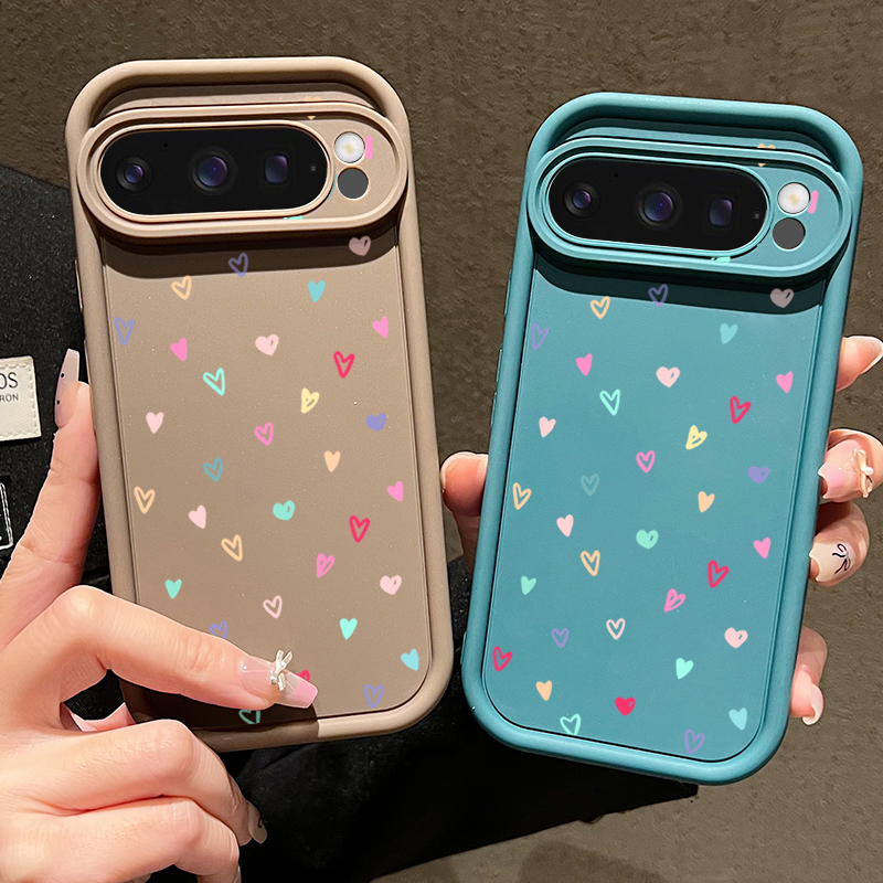Custodia morbida colorata con  - Google Pixel 9 recensione e prezzo
